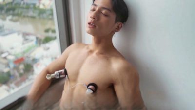 Đức Vương chơi sextoy