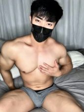 Korean muscle guy jerking off